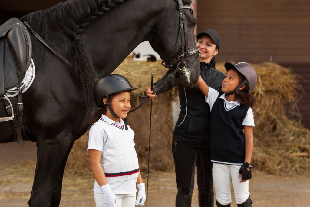 Lo que tu hijo come hoy side view children learning ride horses